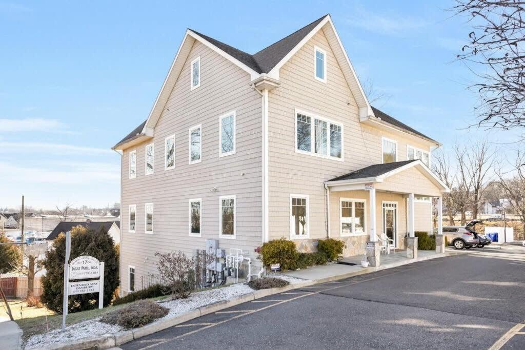 Cozy 1 Bedroom Apt Kitchen Central Danbury Exterior photo